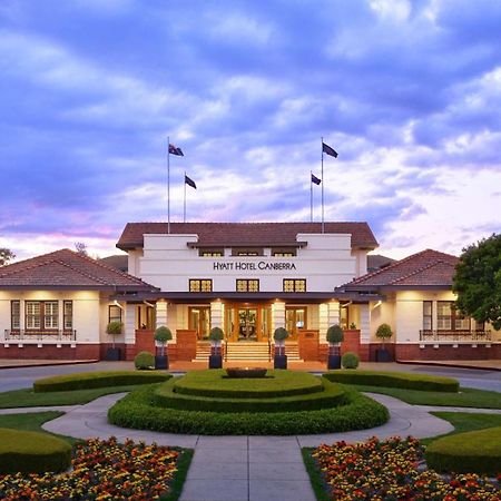 Hyatt Hotel Canberra - A Park Hyatt Hotel Exteriér fotografie The clubhouse at the Adelaide Golf Club
