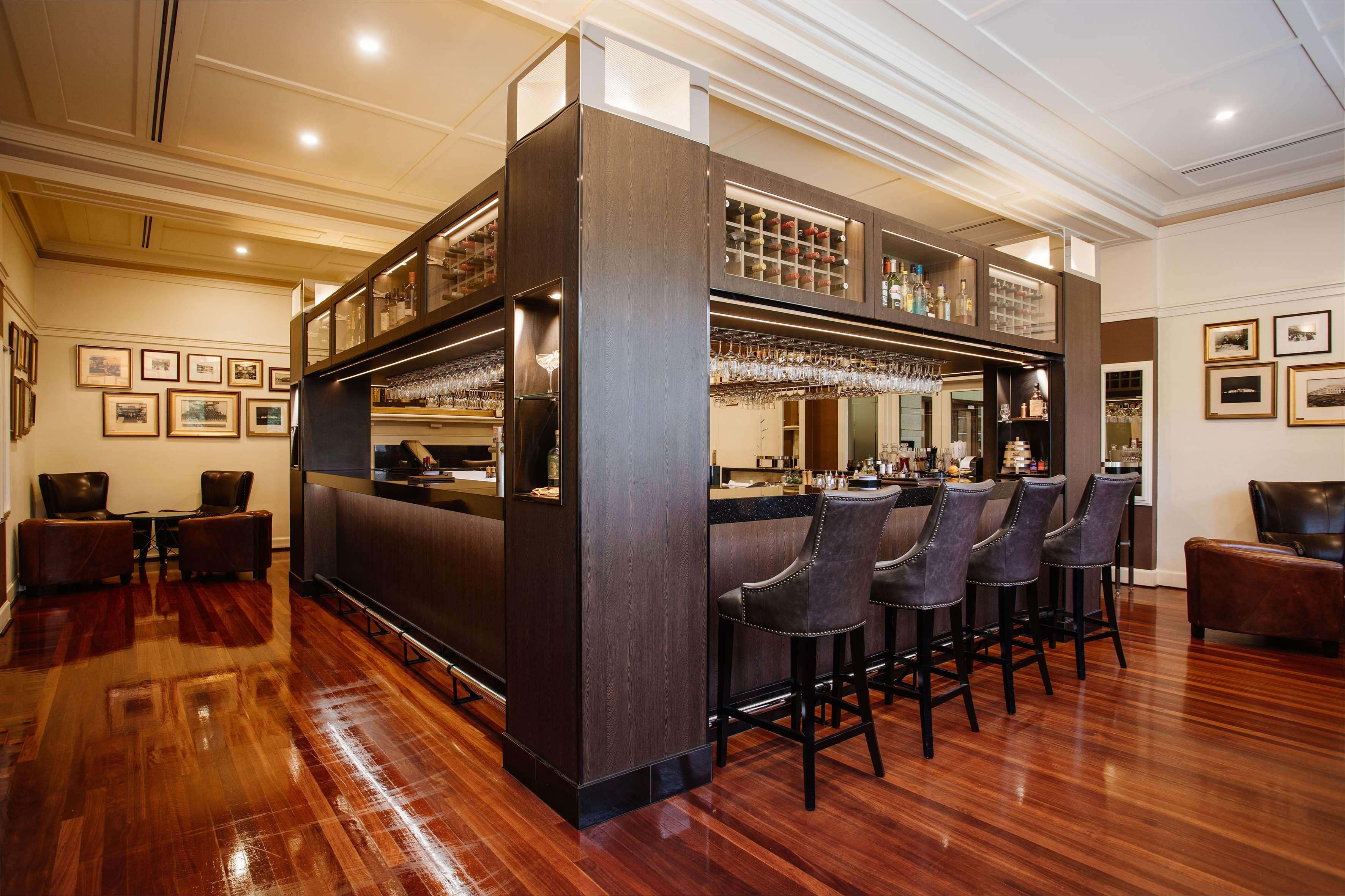 Hyatt Hotel Canberra - A Park Hyatt Hotel Exteriér fotografie The bar at the Qantas International Lounge