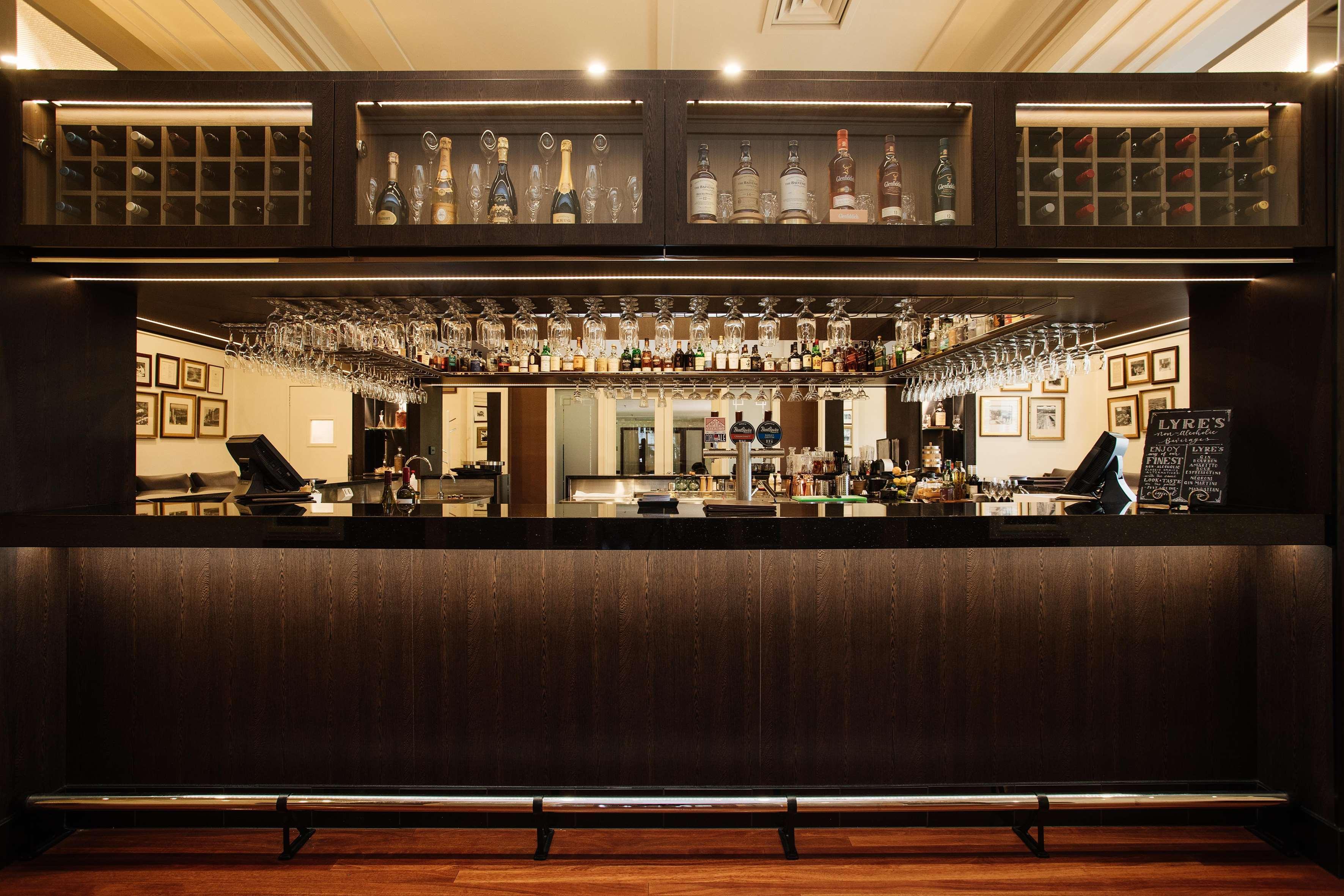 Hyatt Hotel Canberra - A Park Hyatt Hotel Exteriér fotografie The bar at the hotel