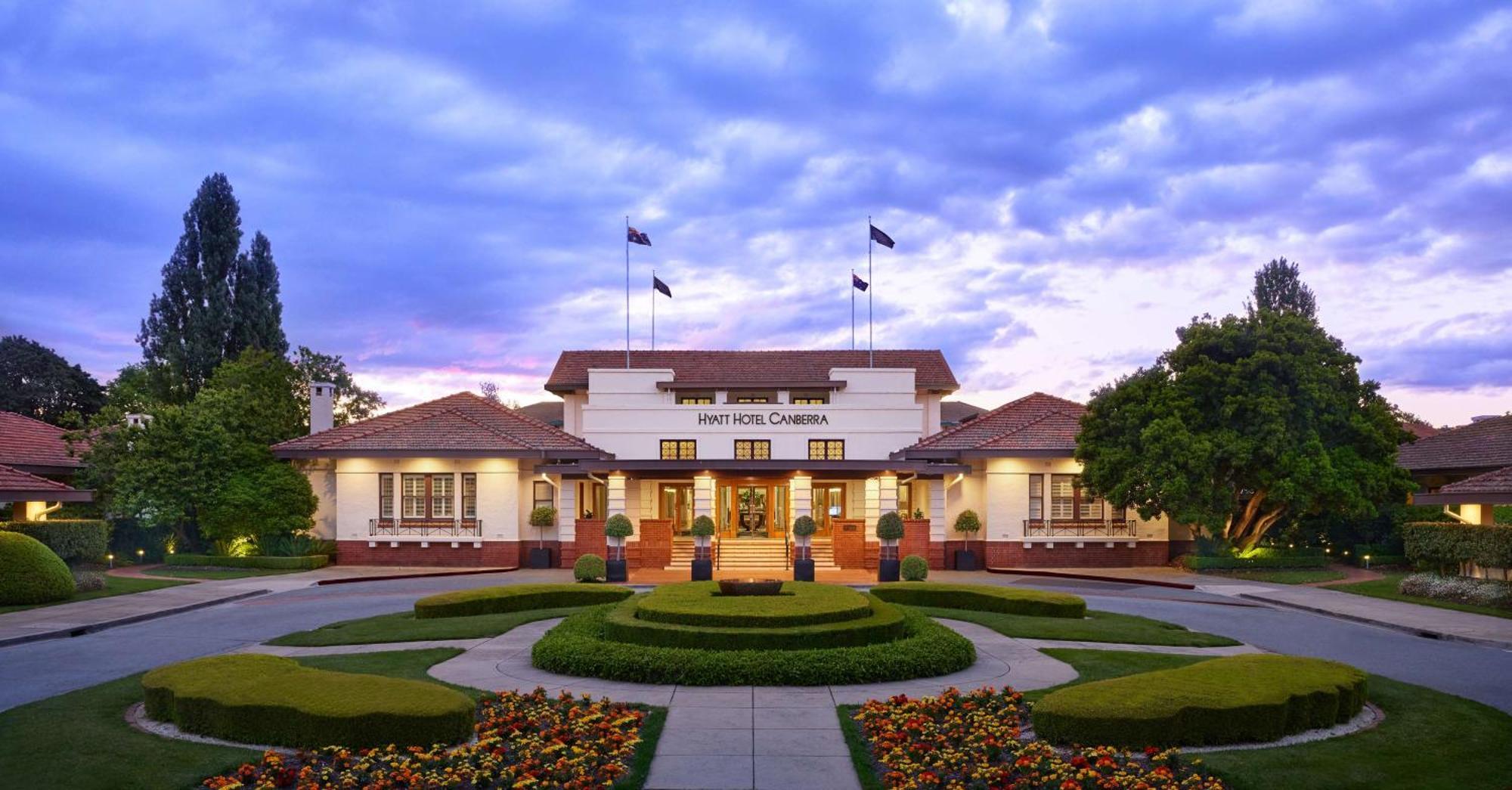 Hyatt Hotel Canberra - A Park Hyatt Hotel Exteriér fotografie The clubhouse at the Adelaide Golf Club