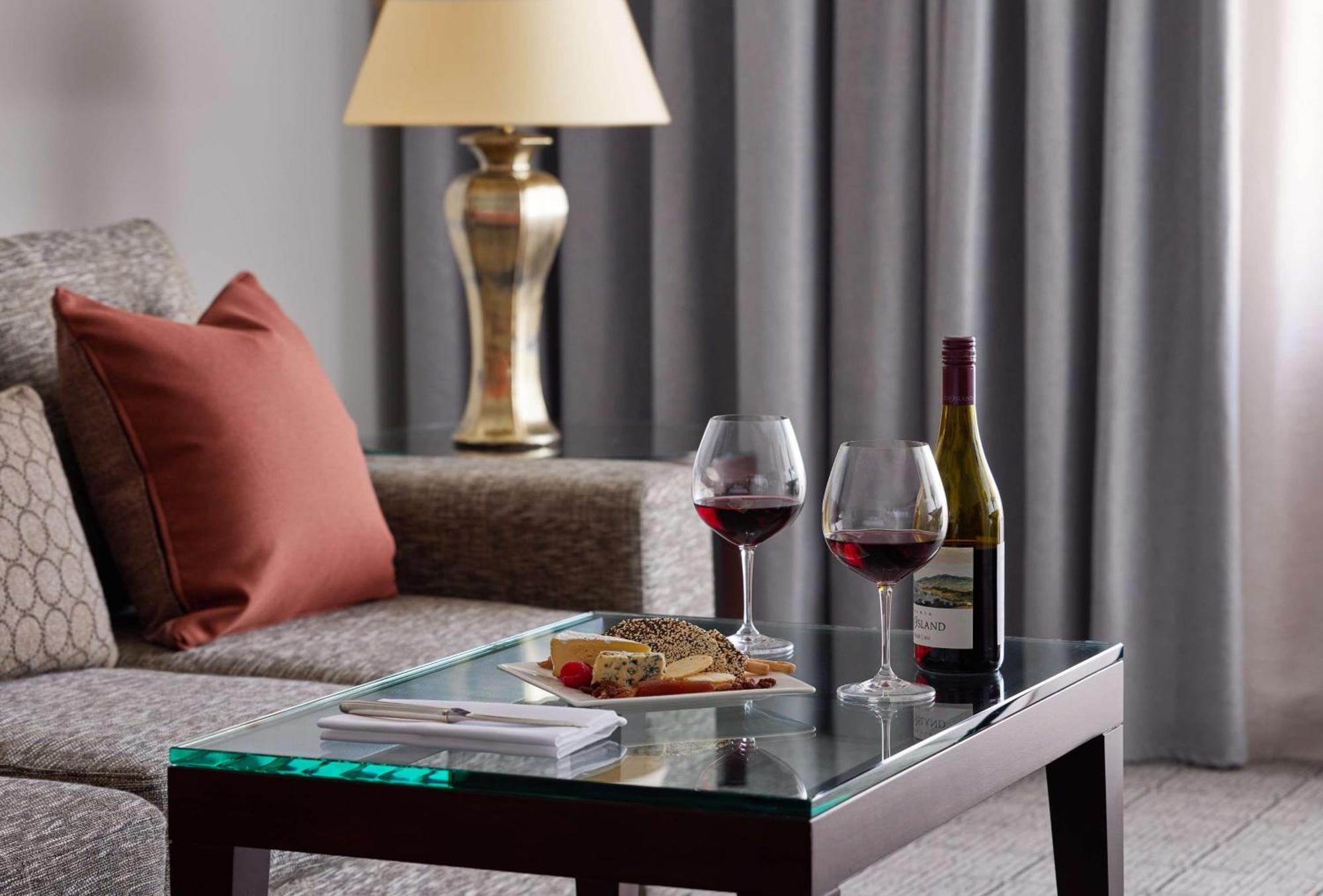 Hyatt Hotel Canberra - A Park Hyatt Hotel Exteriér fotografie A wine table
